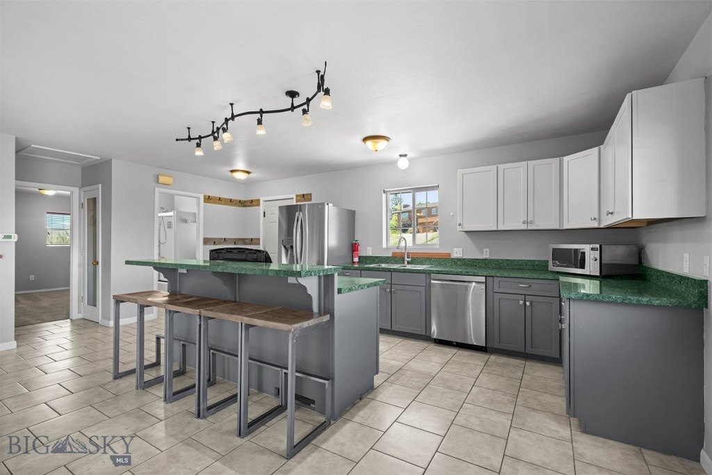 Livingston, Montana, 59047, United States, 4 Bedrooms Bedrooms, ,2 BathroomsBathrooms,Residential,Forsale,1944300