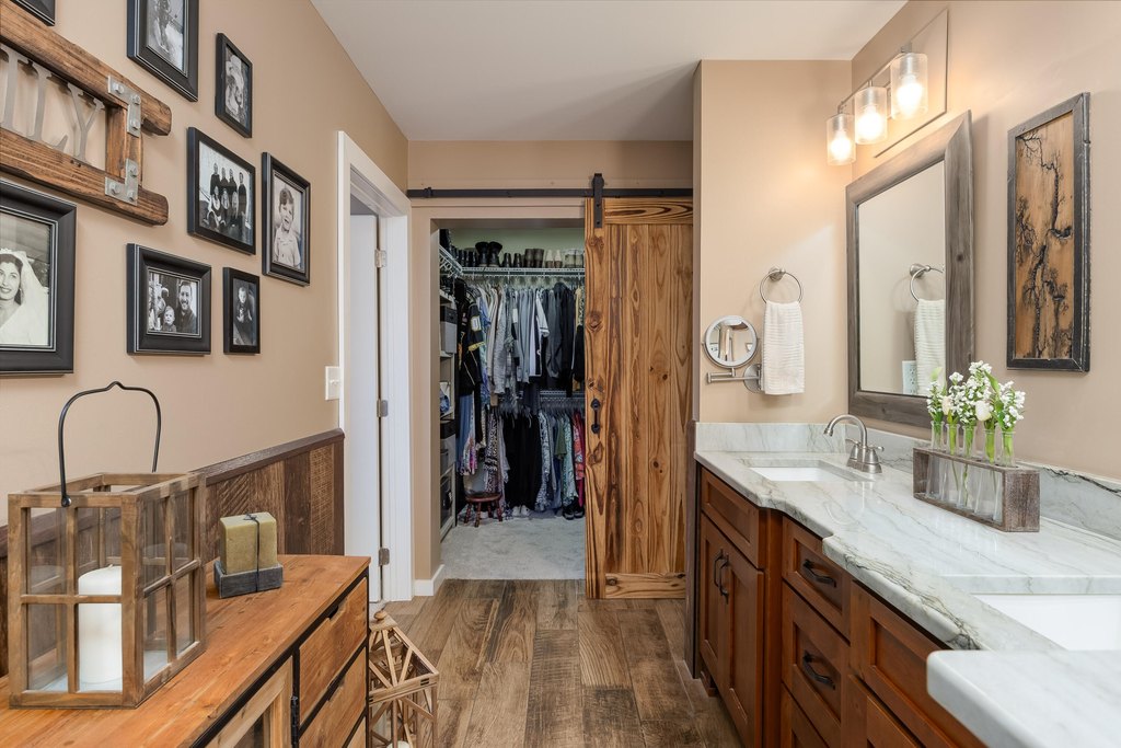 Chattanooga, Tennessee, 37405, United States, 2 Bedrooms Bedrooms, ,2 BathroomsBathrooms,Residential,Forsale,1922187