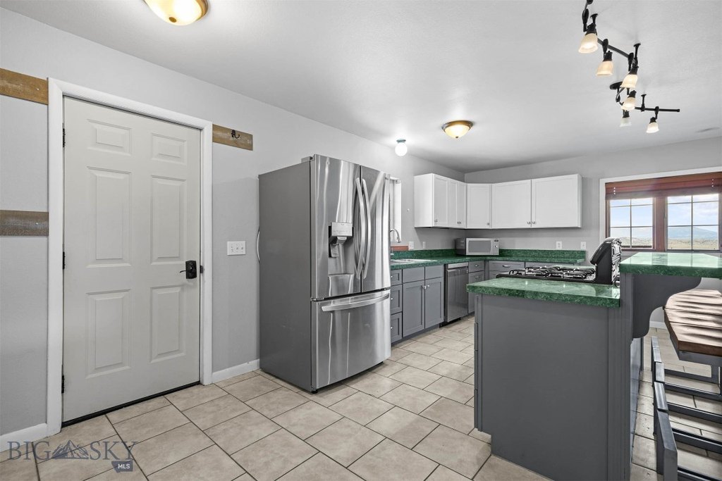 Livingston, Montana, 59047, United States, 4 Bedrooms Bedrooms, ,2 BathroomsBathrooms,Residential,Forsale,1944300