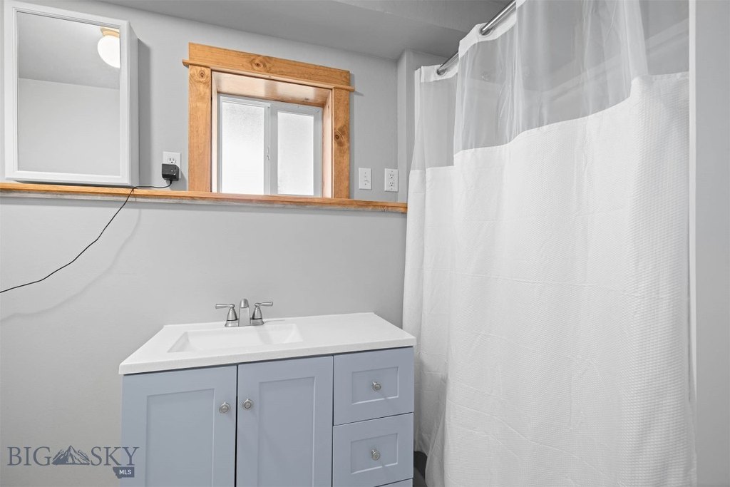 Livingston, Montana, 59047, United States, 4 Bedrooms Bedrooms, ,2 BathroomsBathrooms,Residential,Forsale,1944300