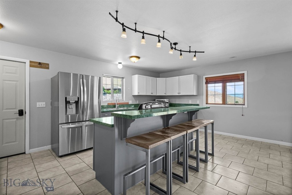 Livingston, Montana, 59047, United States, 4 Bedrooms Bedrooms, ,2 BathroomsBathrooms,Residential,Forsale,1944300