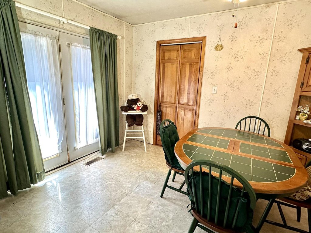 Dandridge, Tennessee, 37725, United States, 3 Bedrooms Bedrooms, ,2 BathroomsBathrooms,Residential,Forsale,1919014