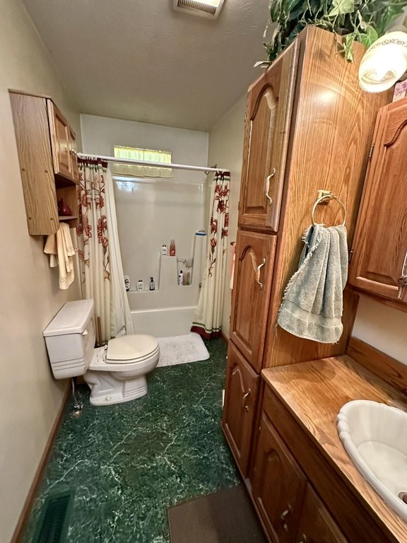 Dandridge, Tennessee, 37725, United States, 3 Bedrooms Bedrooms, ,2 BathroomsBathrooms,Residential,Forsale,1919014