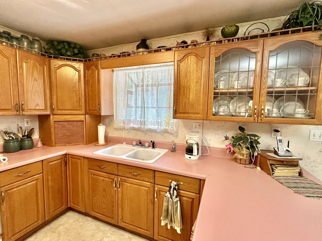 Dandridge, Tennessee, 37725, United States, 3 Bedrooms Bedrooms, ,2 BathroomsBathrooms,Residential,Forsale,1919014