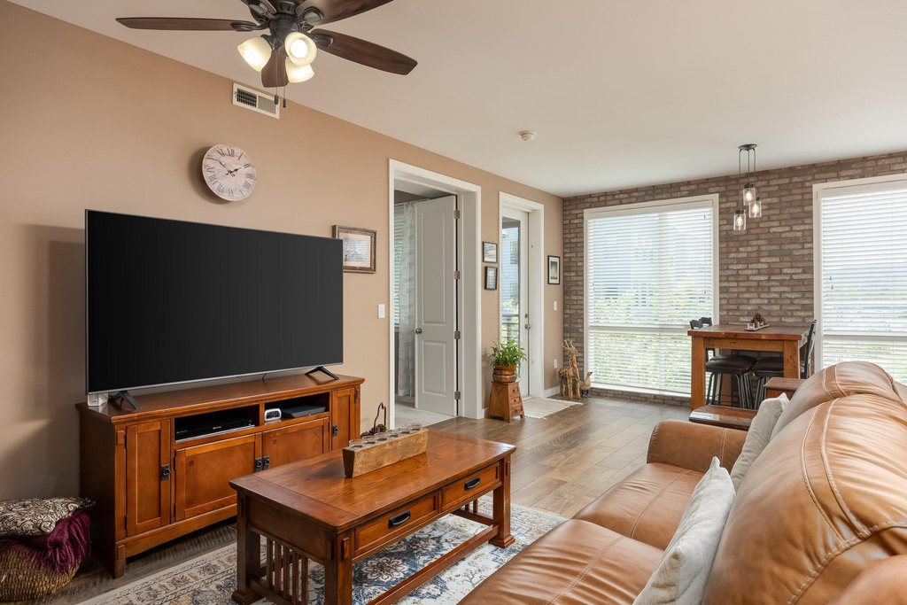 Chattanooga, Tennessee, 37405, United States, 2 Bedrooms Bedrooms, ,2 BathroomsBathrooms,Residential,Forsale,1922187