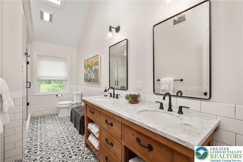 Lower Saucon Twp, Pennsylvania, 18015, United States, 6 Bedrooms Bedrooms, ,2.5 BathroomsBathrooms,Residential,Forsale,1929508