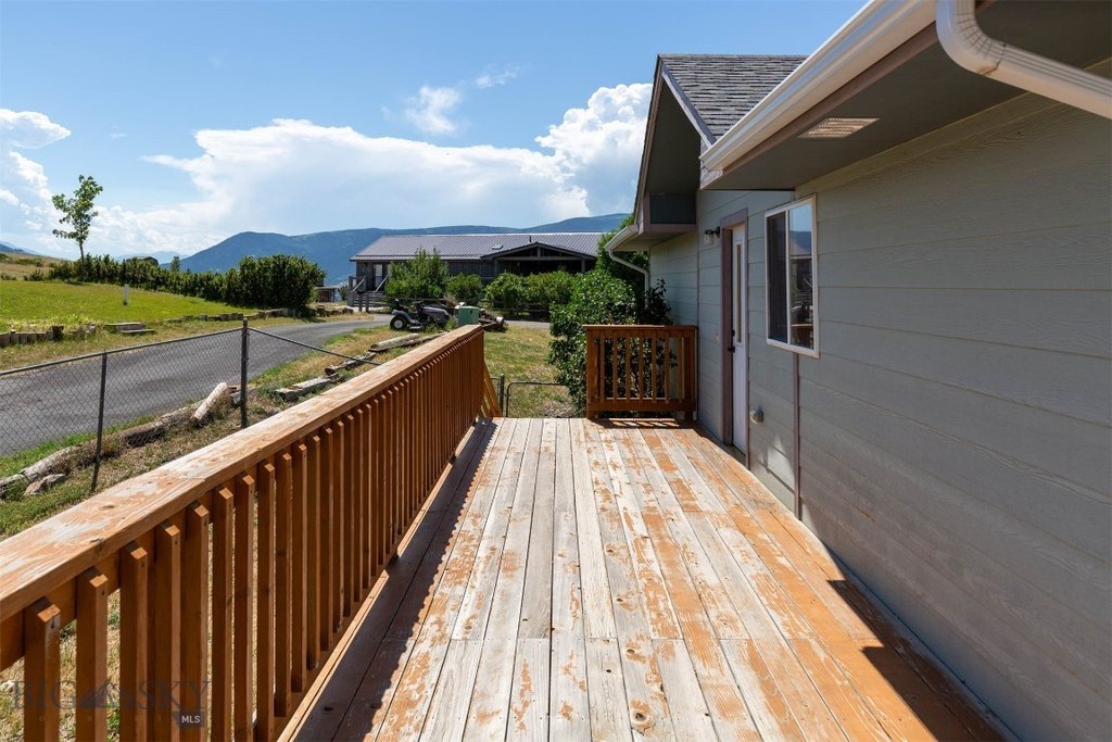 Livingston, Montana, 59047, United States, 4 Bedrooms Bedrooms, ,2 BathroomsBathrooms,Residential,Forsale,1944300