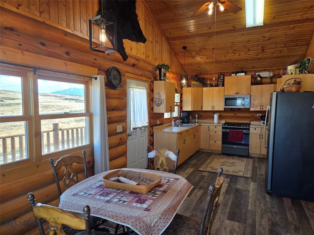 Twin Bridges, Montana, 59754, United States, 3 Bedrooms Bedrooms, ,1.5 BathroomsBathrooms,Residential,Forsale,1914983