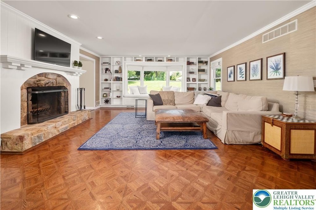 Lower Saucon Twp, Pennsylvania, 18015, United States, 6 Bedrooms Bedrooms, ,2.5 BathroomsBathrooms,Residential,Forsale,1929508