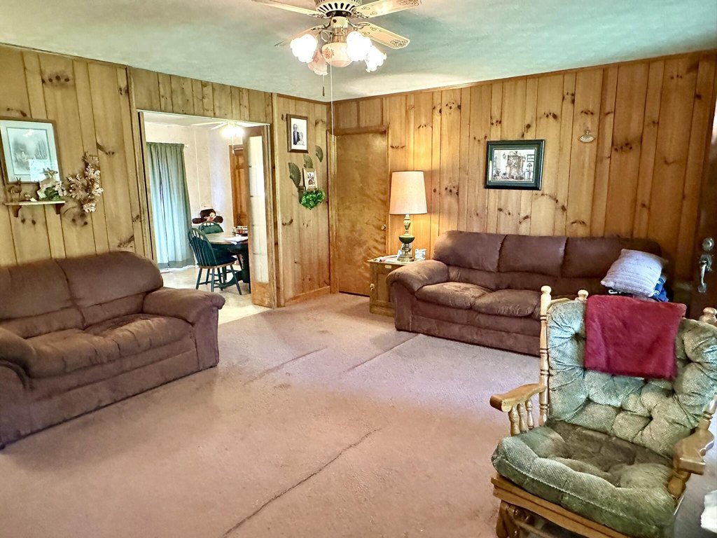 Dandridge, Tennessee, 37725, United States, 3 Bedrooms Bedrooms, ,2 BathroomsBathrooms,Residential,Forsale,1919014