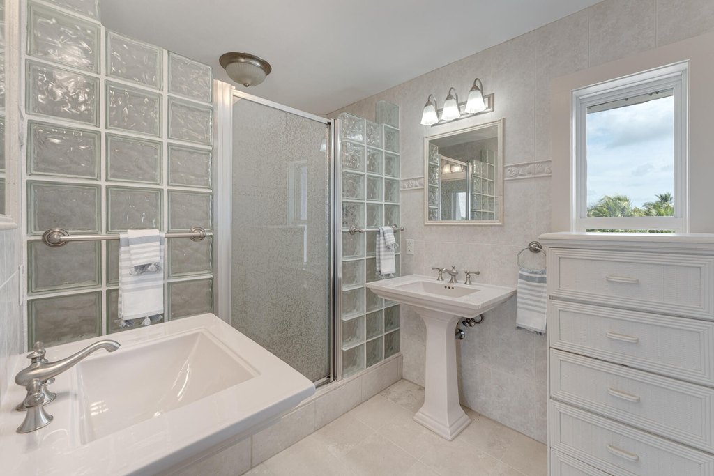 Plantation Key, Florida, 33036, United States, 4 Bedrooms Bedrooms, ,4 BathroomsBathrooms,Residential,Forsale,2011121