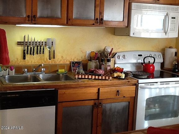 Patagonia, Arizona, 85624, United States, 2 Bedrooms Bedrooms, ,3 BathroomsBathrooms,Residential,Forsale,1919214
