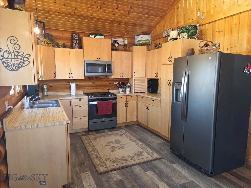 Twin Bridges, Montana, 59754, United States, 3 Bedrooms Bedrooms, ,1.5 BathroomsBathrooms,Residential,Forsale,1914983