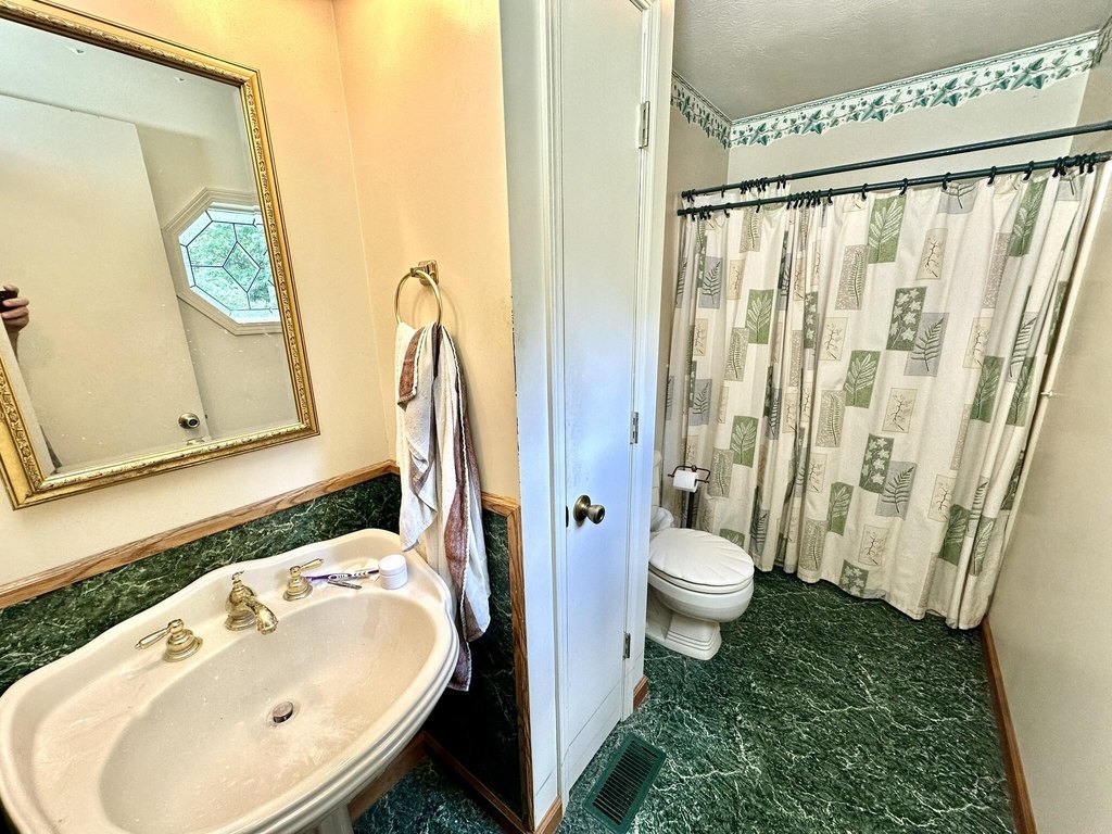 Dandridge, Tennessee, 37725, United States, 3 Bedrooms Bedrooms, ,2 BathroomsBathrooms,Residential,Forsale,1919014