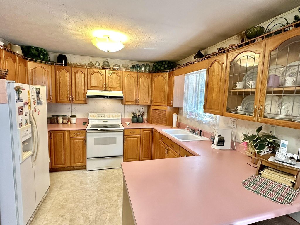 Dandridge, Tennessee, 37725, United States, 3 Bedrooms Bedrooms, ,2 BathroomsBathrooms,Residential,Forsale,1919014