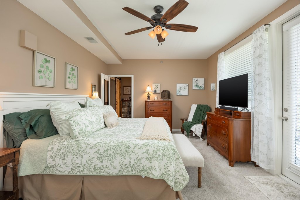 Chattanooga, Tennessee, 37405, United States, 2 Bedrooms Bedrooms, ,2 BathroomsBathrooms,Residential,Forsale,1922187