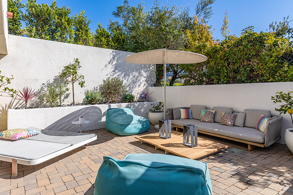 Malibu, California, 90265, United States, 2 Bedrooms Bedrooms, ,3 BathroomsBathrooms,Residential,Forsale,1904951