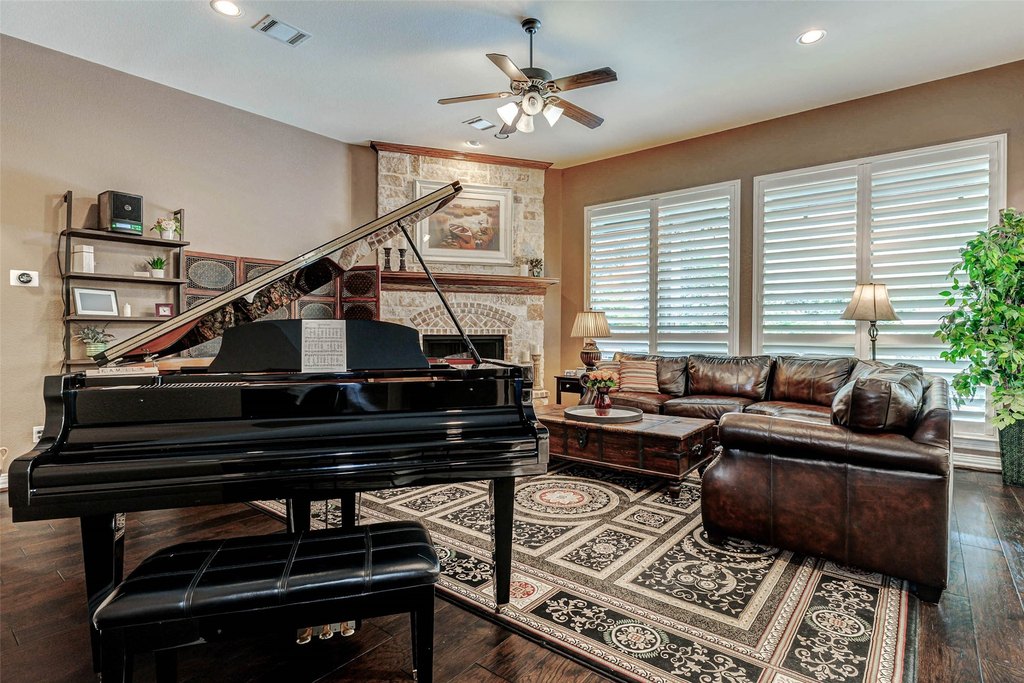 Montgomery, Texas, 77316, United States, 5 Bedrooms Bedrooms, ,4 BathroomsBathrooms,Residential,Forsale,1953053