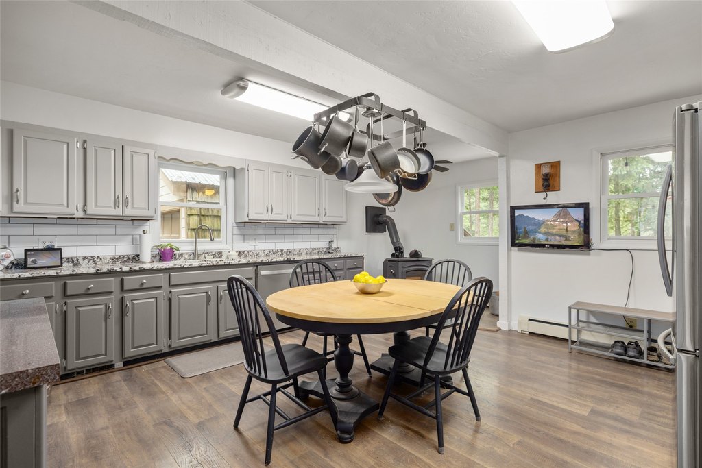 Kalispell, Montana, 59901, United States, 4 Bedrooms Bedrooms, ,2 BathroomsBathrooms,Residential,Forsale,1989806