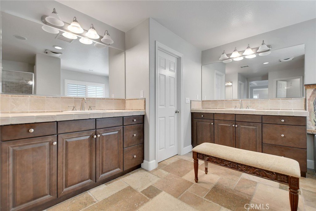 Upland, California, 91784, United States, 5 Bedrooms Bedrooms, ,4 BathroomsBathrooms,Residential,Forsale,1941472