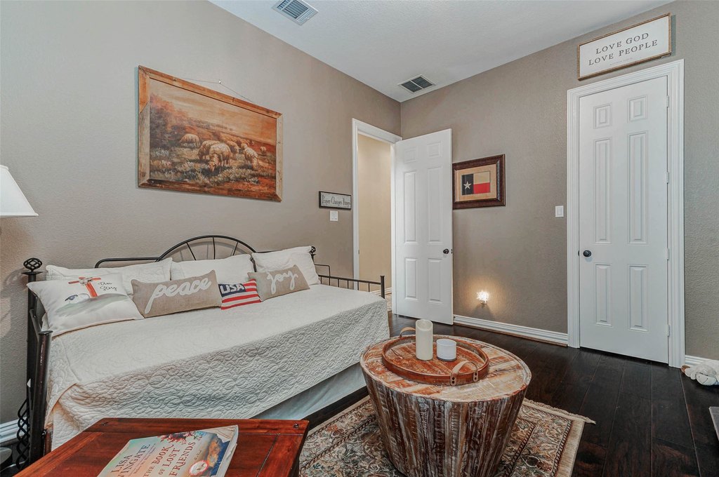 Montgomery, Texas, 77316, United States, 5 Bedrooms Bedrooms, ,4 BathroomsBathrooms,Residential,Forsale,1953053