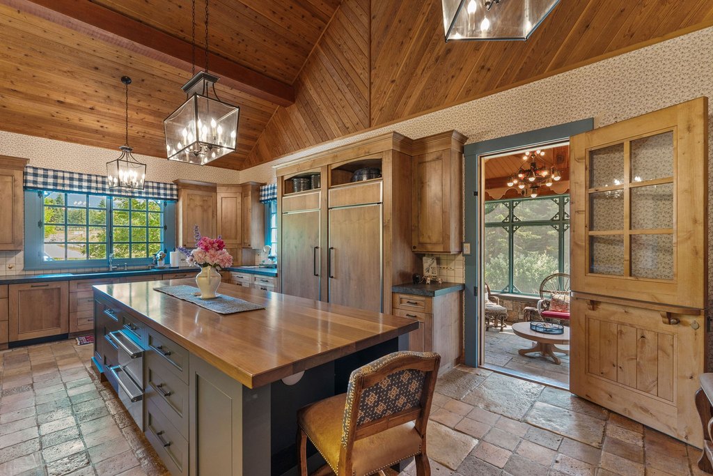 Kalispell, Montana, 59901, United States, 13 Bedrooms Bedrooms, ,8.5 BathroomsBathrooms,Residential,Forsale,1914974