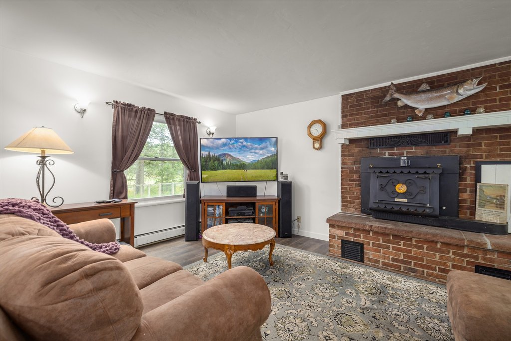 Kalispell, Montana, 59901, United States, 4 Bedrooms Bedrooms, ,2 BathroomsBathrooms,Residential,Forsale,1989806