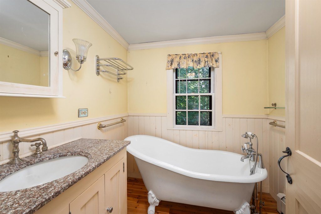 Belmont, New Hampshire, 03220, United States, 3 Bedrooms Bedrooms, ,2 BathroomsBathrooms,Residential,Forsale,1941239