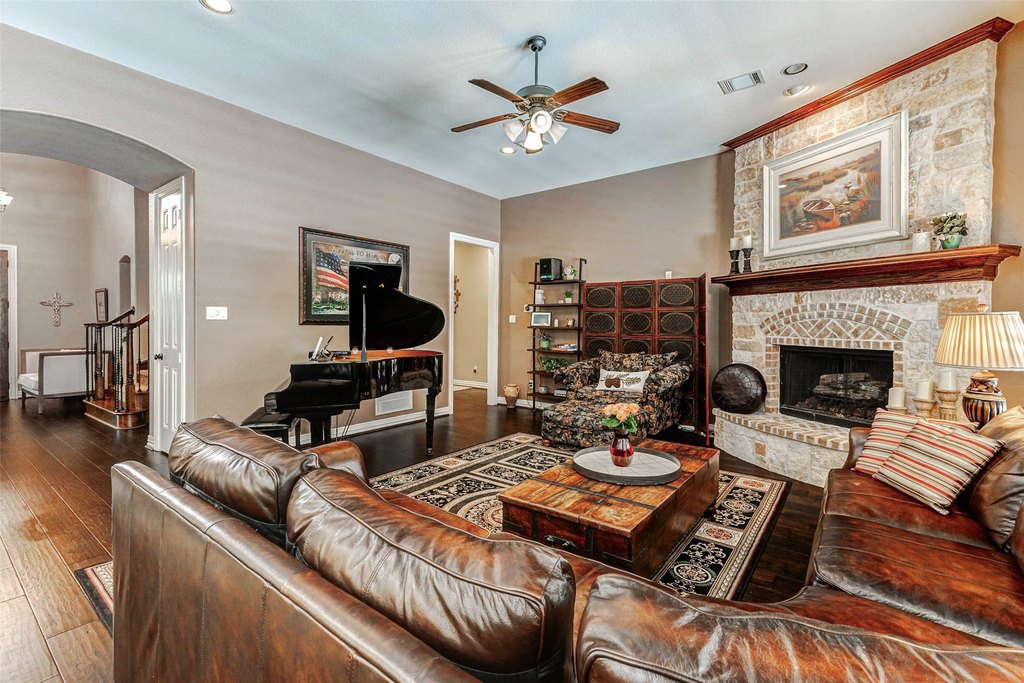 Montgomery, Texas, 77316, United States, 5 Bedrooms Bedrooms, ,4 BathroomsBathrooms,Residential,Forsale,1953053