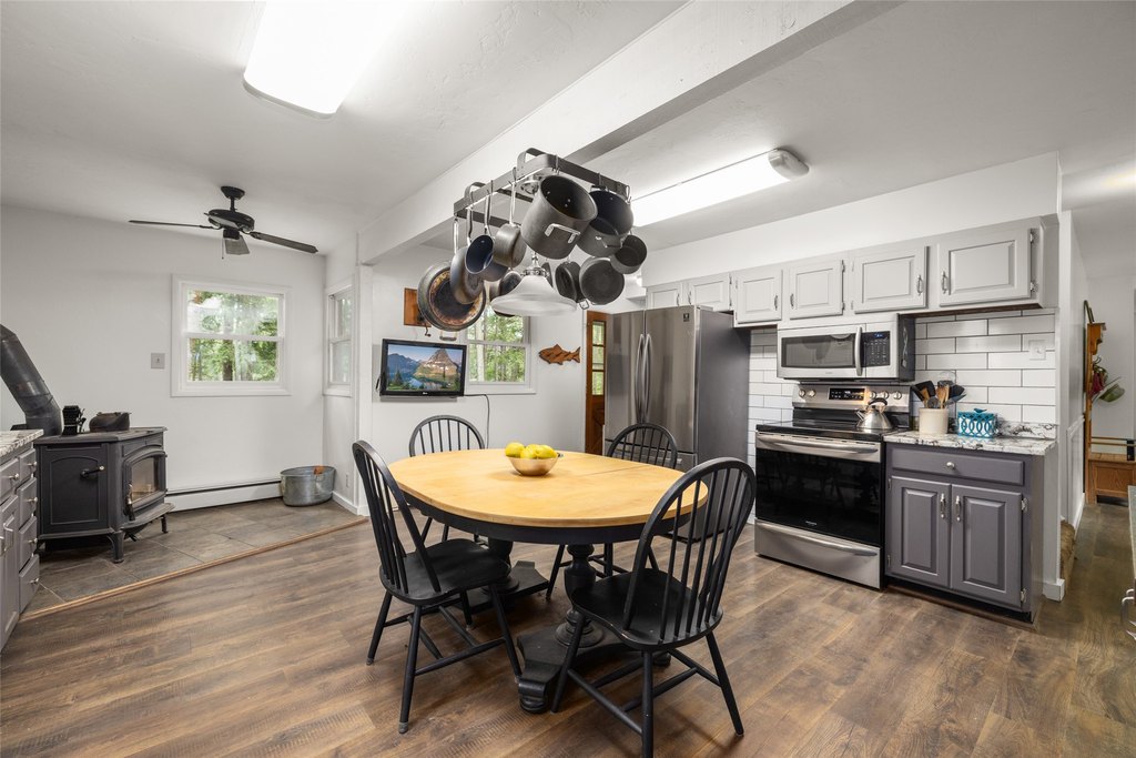 Kalispell, Montana, 59901, United States, 4 Bedrooms Bedrooms, ,2 BathroomsBathrooms,Residential,Forsale,1989806