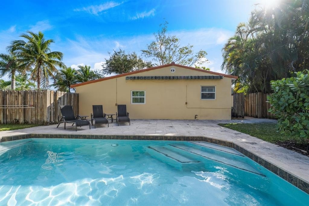 Fort Lauderdale, Florida, 33304, United States, 2 Bedrooms Bedrooms, ,2 BathroomsBathrooms,Residential,Forsale,1927582