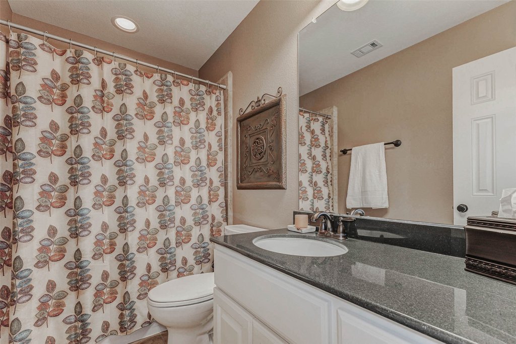 Montgomery, Texas, 77316, United States, 5 Bedrooms Bedrooms, ,4 BathroomsBathrooms,Residential,Forsale,1953053