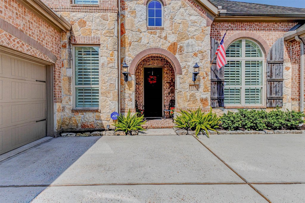 Montgomery, Texas, 77316, United States, 5 Bedrooms Bedrooms, ,4 BathroomsBathrooms,Residential,Forsale,1953053