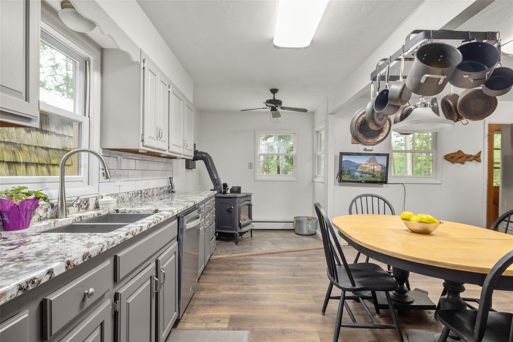 Kalispell, Montana, 59901, United States, 4 Bedrooms Bedrooms, ,2 BathroomsBathrooms,Residential,Forsale,1989806