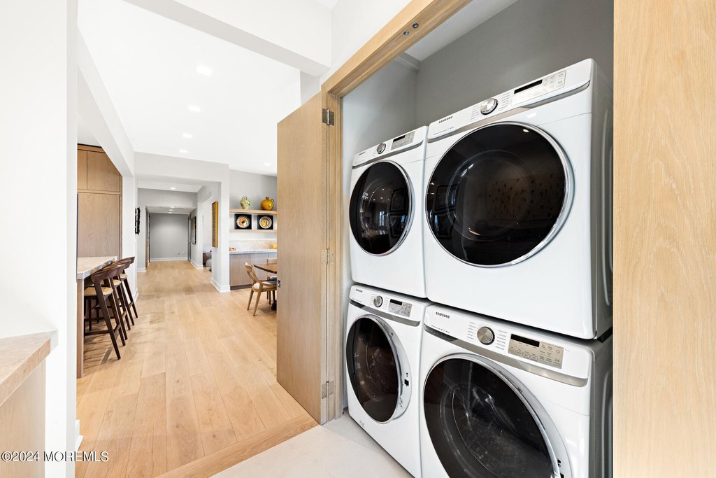 Mantoloking, New Jersey, 08738, United States, 7 Bedrooms Bedrooms, ,7.5 BathroomsBathrooms,Residential,Forsale,1922707