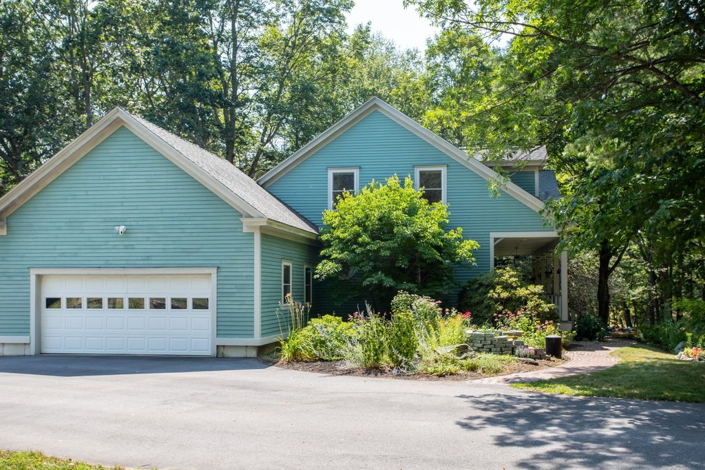 Eliot, Maine, 03903, United States, 4 Bedrooms Bedrooms, ,2.5 BathroomsBathrooms,Residential,Forsale,1934016