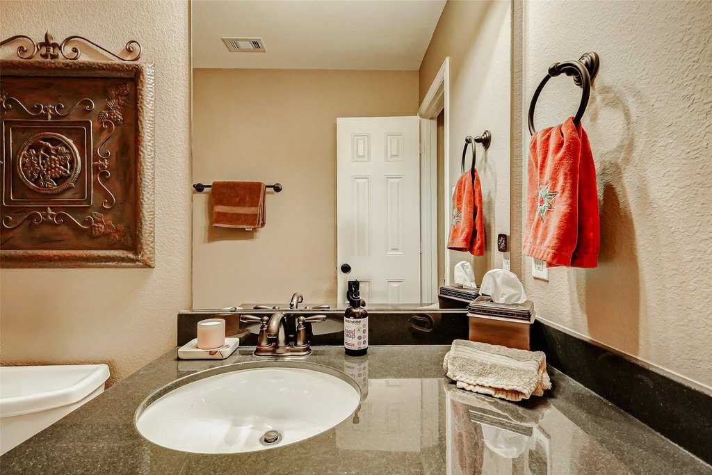 Montgomery, Texas, 77316, United States, 5 Bedrooms Bedrooms, ,4 BathroomsBathrooms,Residential,Forsale,1953053