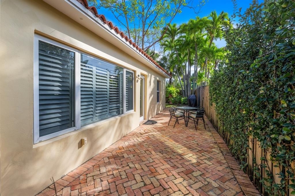 Fort Lauderdale, Florida, 33304, United States, 2 Bedrooms Bedrooms, ,2 BathroomsBathrooms,Residential,Forsale,1927582