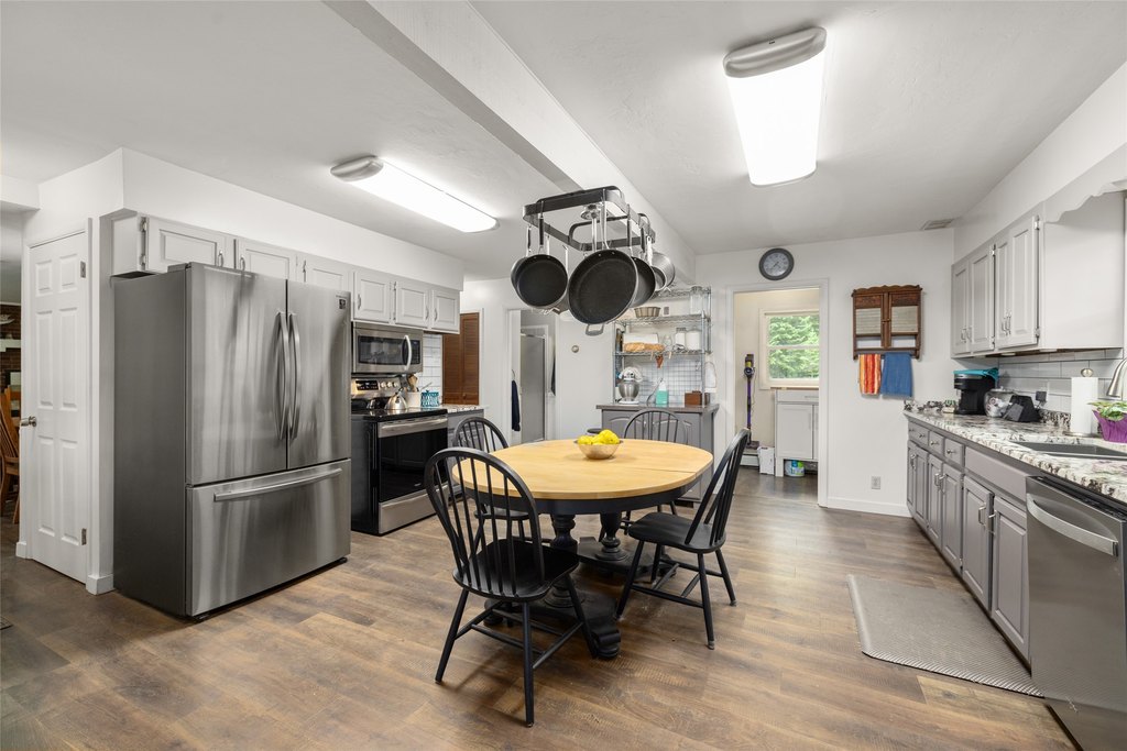 Kalispell, Montana, 59901, United States, 4 Bedrooms Bedrooms, ,2 BathroomsBathrooms,Residential,Forsale,1989806