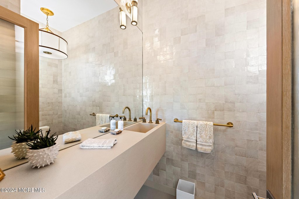 Mantoloking, New Jersey, 08738, United States, 7 Bedrooms Bedrooms, ,7.5 BathroomsBathrooms,Residential,Forsale,1922707