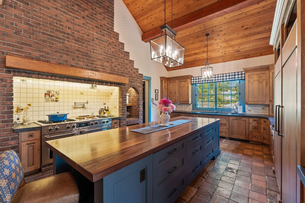 Kalispell, Montana, 59901, United States, 13 Bedrooms Bedrooms, ,8.5 BathroomsBathrooms,Residential,Forsale,1914974