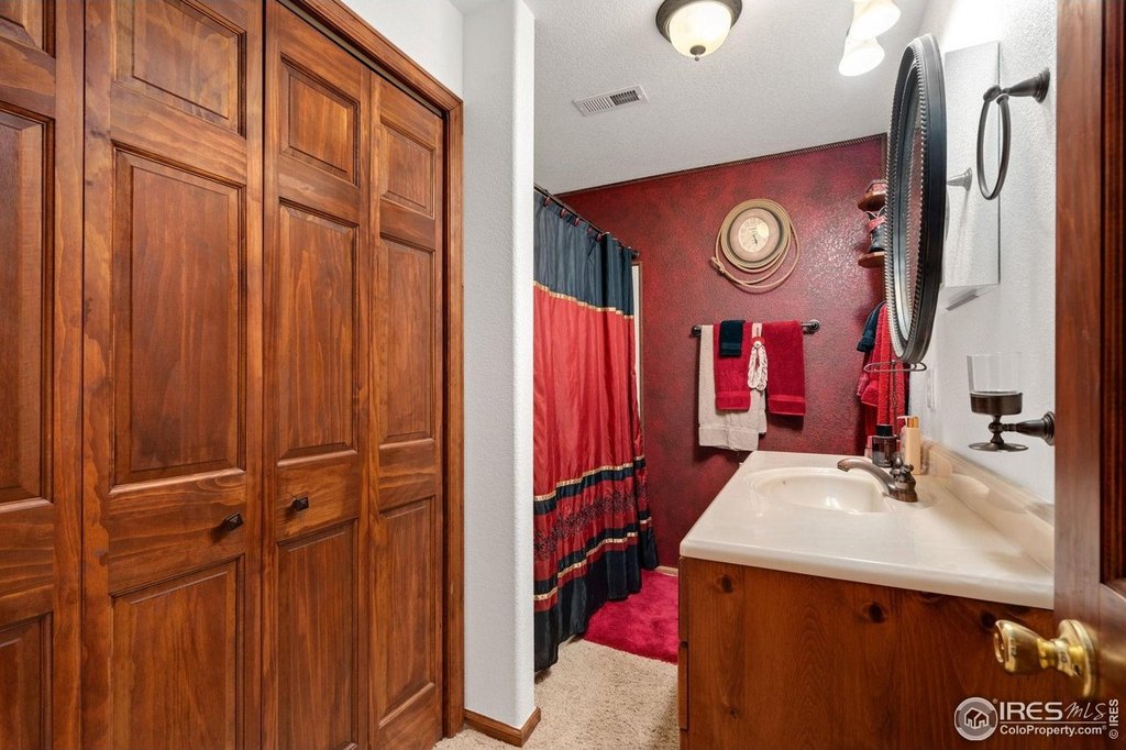 Ault, Colorado, 80610, United States, 4 Bedrooms Bedrooms, ,3 BathroomsBathrooms,Residential,Forsale,1946728