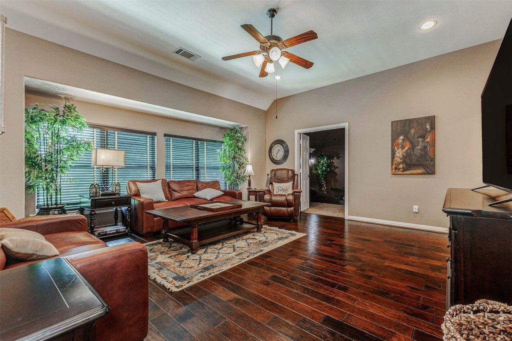 Montgomery, Texas, 77316, United States, 5 Bedrooms Bedrooms, ,4 BathroomsBathrooms,Residential,Forsale,1953053