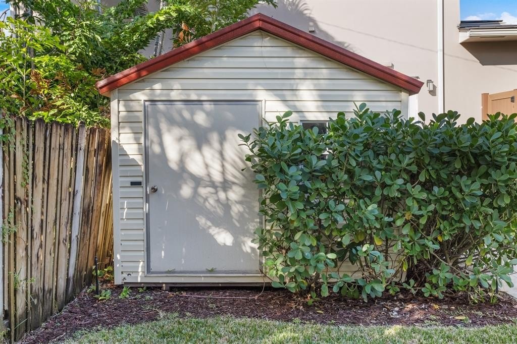 Fort Lauderdale, Florida, 33304, United States, 2 Bedrooms Bedrooms, ,2 BathroomsBathrooms,Residential,Forsale,1927582