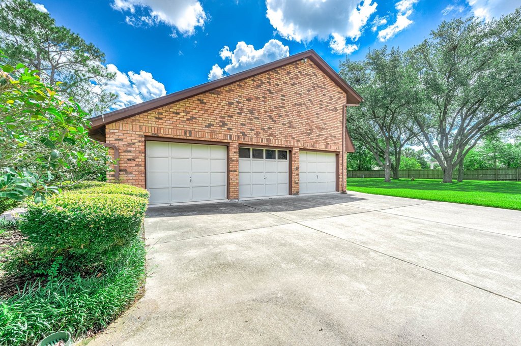 Friendswood, Texas, 77546, United States, 3 Bedrooms Bedrooms, ,2.5 BathroomsBathrooms,Residential,Forsale,1936482