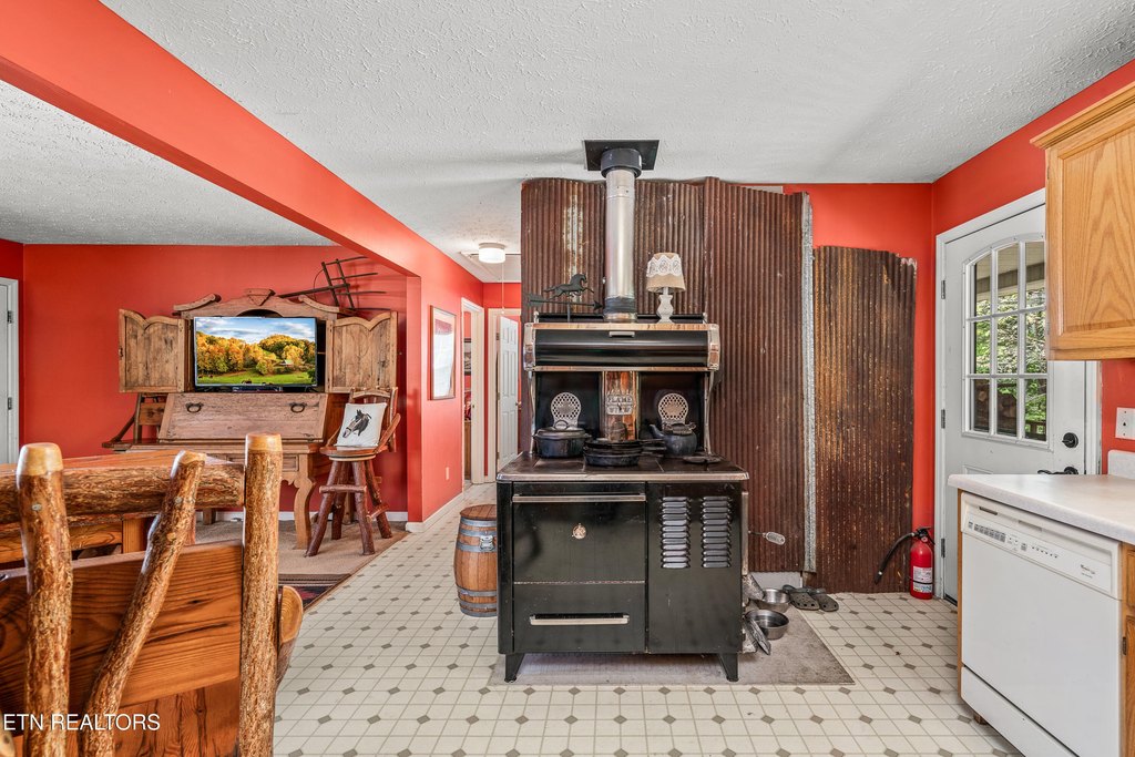 Spencer, Tennessee, 38585, United States, 2 Bedrooms Bedrooms, ,1 BathroomBathrooms,Residential,Forsale,1907863