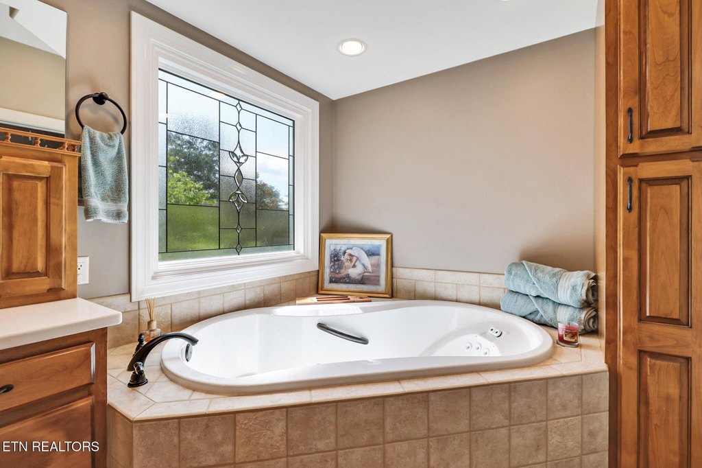 Fairfield Glade, Tennessee, 38558, United States, 4 Bedrooms Bedrooms, ,3.5 BathroomsBathrooms,Residential,Forsale,1929830