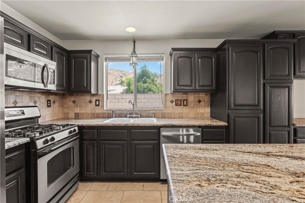 Highland, California, 92346, United States, 4 Bedrooms Bedrooms, ,2.5 BathroomsBathrooms,Residential,Forsale,1941473