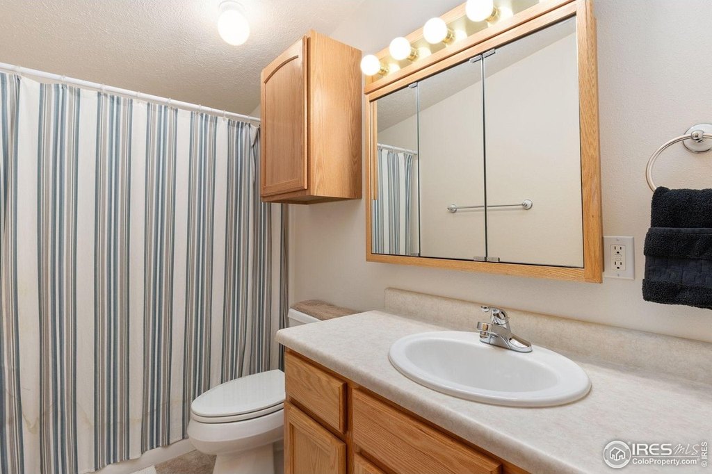 Orchard, Colorado, 80649, United States, 5 Bedrooms Bedrooms, ,3.5 BathroomsBathrooms,Residential,Forsale,1946729