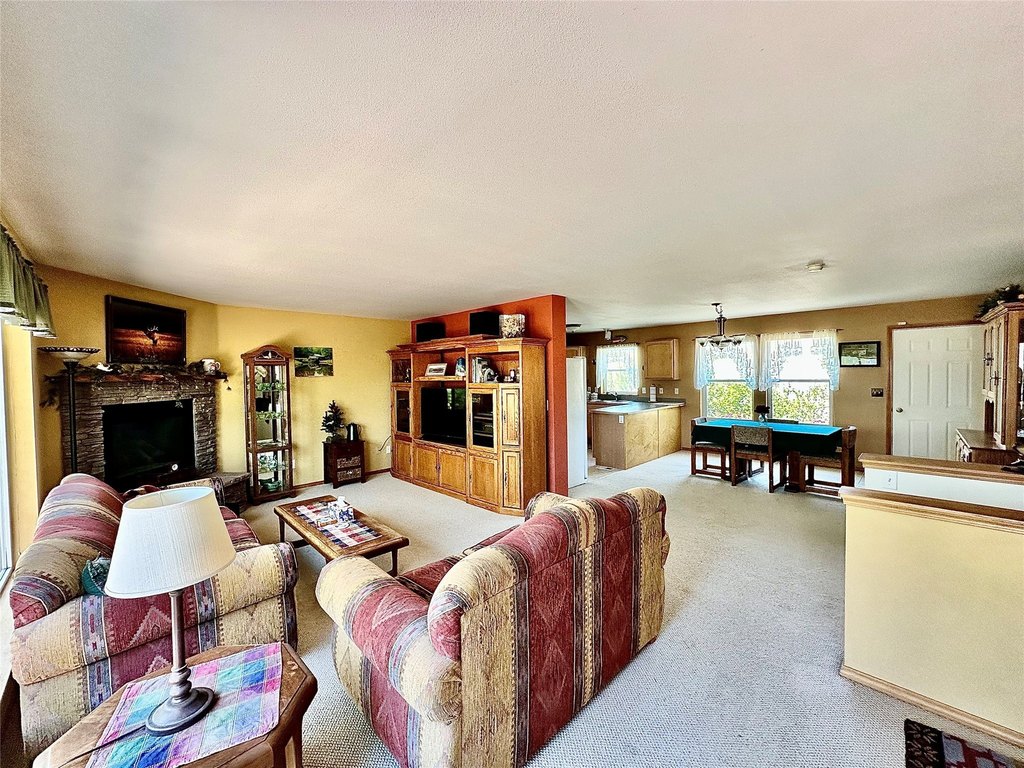 Ennis, Montana, 59729, United States, 5 Bedrooms Bedrooms, ,3 BathroomsBathrooms,Residential,Forsale,1986986